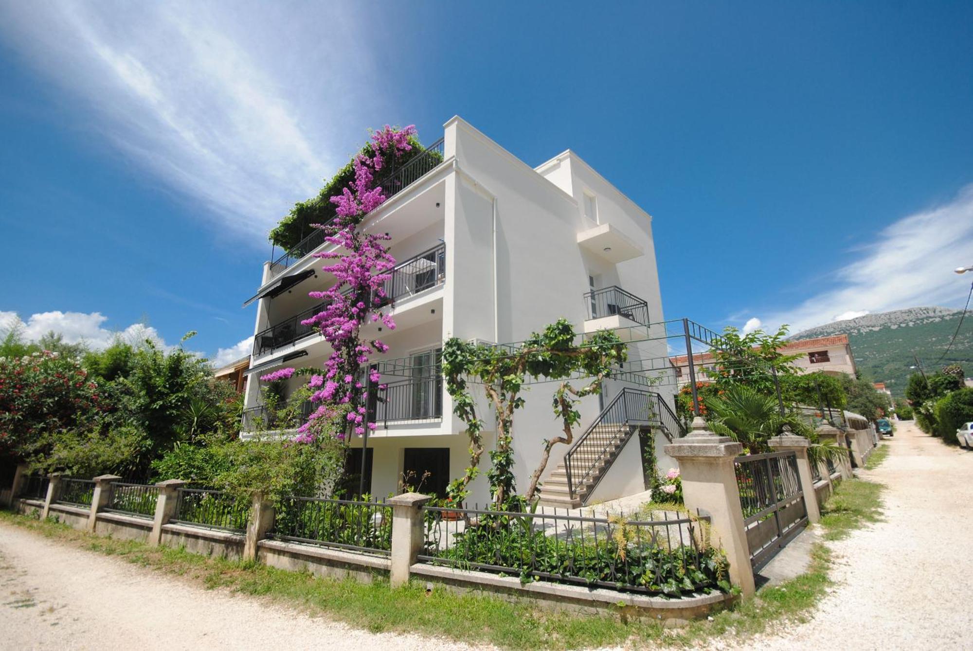 Park View Apartments Каштела Экстерьер фото